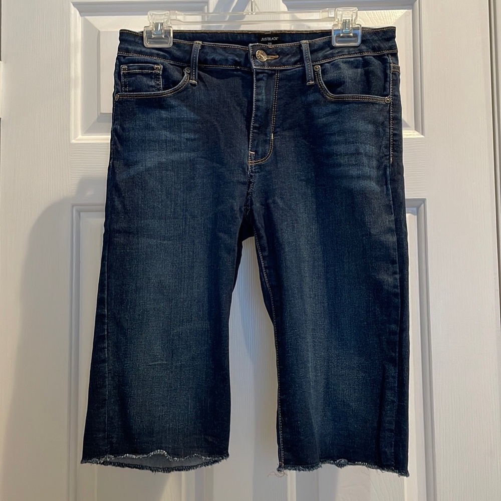 Just Black dark blue jean shorts women’s size 28 can be cuffed to adjust length